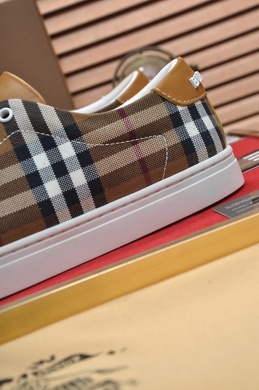 Men's shoes💰480💶[Burberry] (cowhide lining) classic low-top sneakers｜Imported cowhide with classic plaid fabric｜Cow leather lining｜Original outsole｜Fine workmanship and comfortable to wear Size: 38-44 (customized at 45)